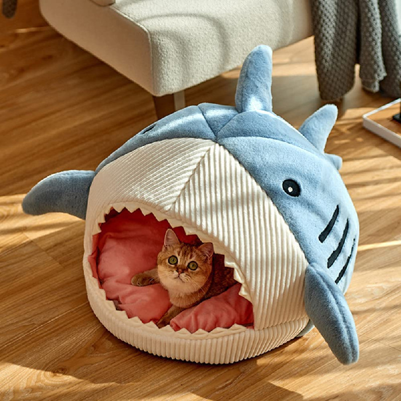 Enclosed Warm Shark Cat Bed